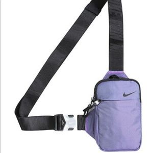 NIKE crossbody fit bag. Great for athletes or on the go!